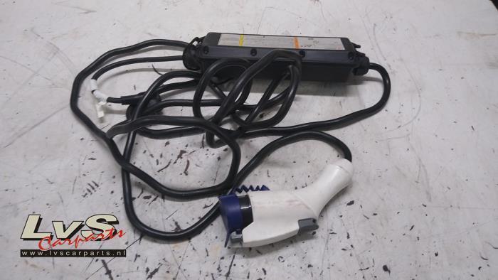 Câble de recharge électrique d'un Mitsubishi Outlander, Autos : Pièces & Accessoires, Électronique & Câbles, Mitsubishi, Utilisé