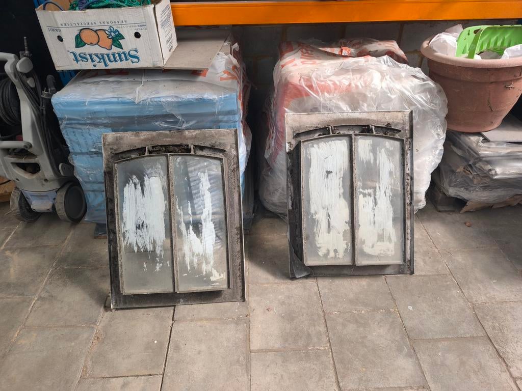 Oude dakramen in gietijzer, Ophalen