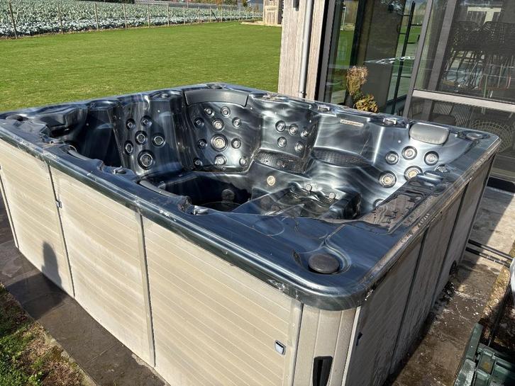 JACUZZI 7PERSONEN ROMA, Tuin en Terras, Bubbelbaden en Hottubs, Gebruikt, Vast, Filter, Pomp, Trap, Ophalen