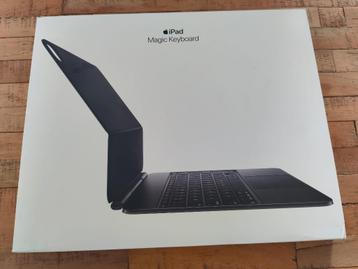 Apple Magic Keyboard voor iPad Pro 13-inch (2024) + garantie, Enlèvement ou Envoi, Comme neuf, Apple iPad Pro, Noir