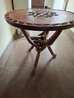 Koloniaal tafeltje, Enlèvement