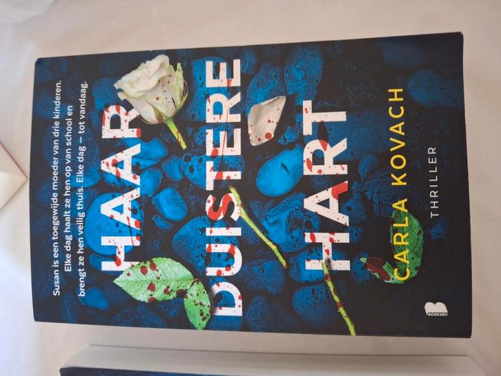 Carla Kovach - Haar duistere hart, Boeken, Thrillers, Zo goed als nieuw, Ophalen of Verzenden