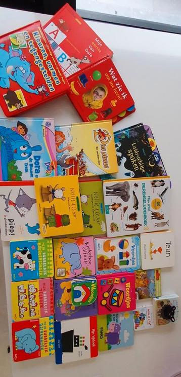Eerste lees- en kijkboeken voor baby's, peuters en kleuters  beschikbaar voor biedingen