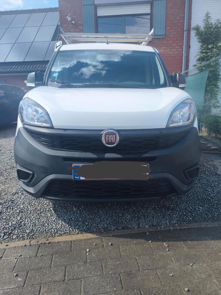 Fiat doblo, Auto's, Bestelwagens en Lichte vracht, Bedrijf, Trekhaak, Fiat, Diesel, Euro 6, 4 deurs, Handgeschakeld, Zwart, Stof