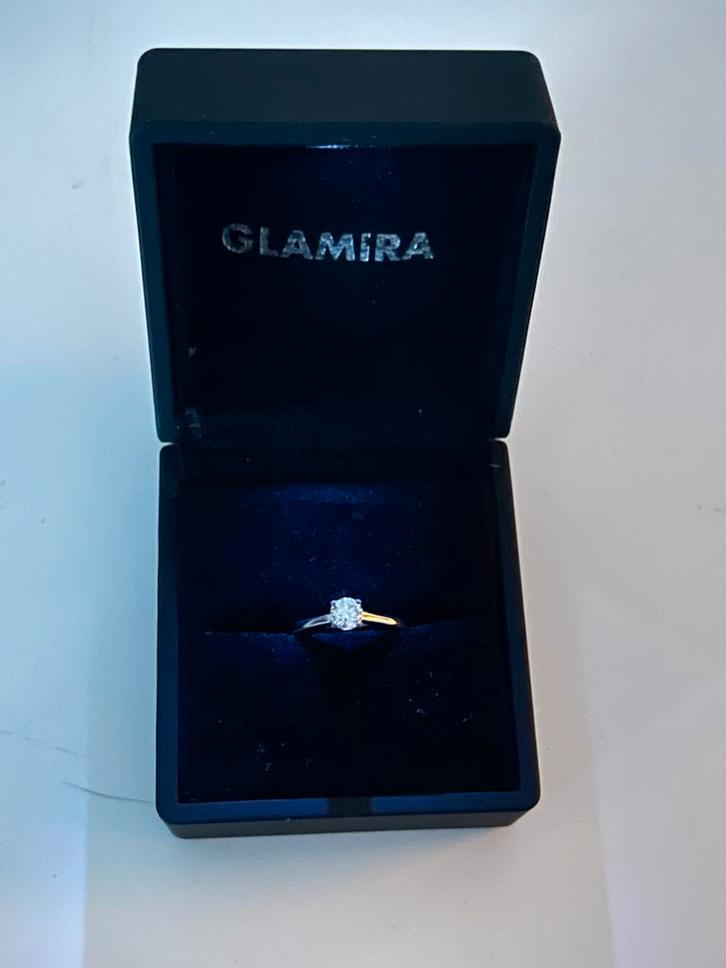 Gouden ring 18k met diamantjes Natuurlijk midden steen 0.5ct, Handtassen en Accessoires, Ringen, Zo goed als nieuw, Dame, Kleiner dan 17
