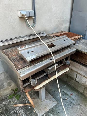 Urgent verkoopt horeca gasfornuis + barbecue  beschikbaar voor biedingen