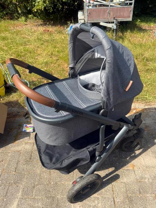 Uppababy vista V2 kinderwagen mat zwart met grijze bekleding, Kinderen en Baby's, Kinderwagens en Combinaties, Zo goed als nieuw