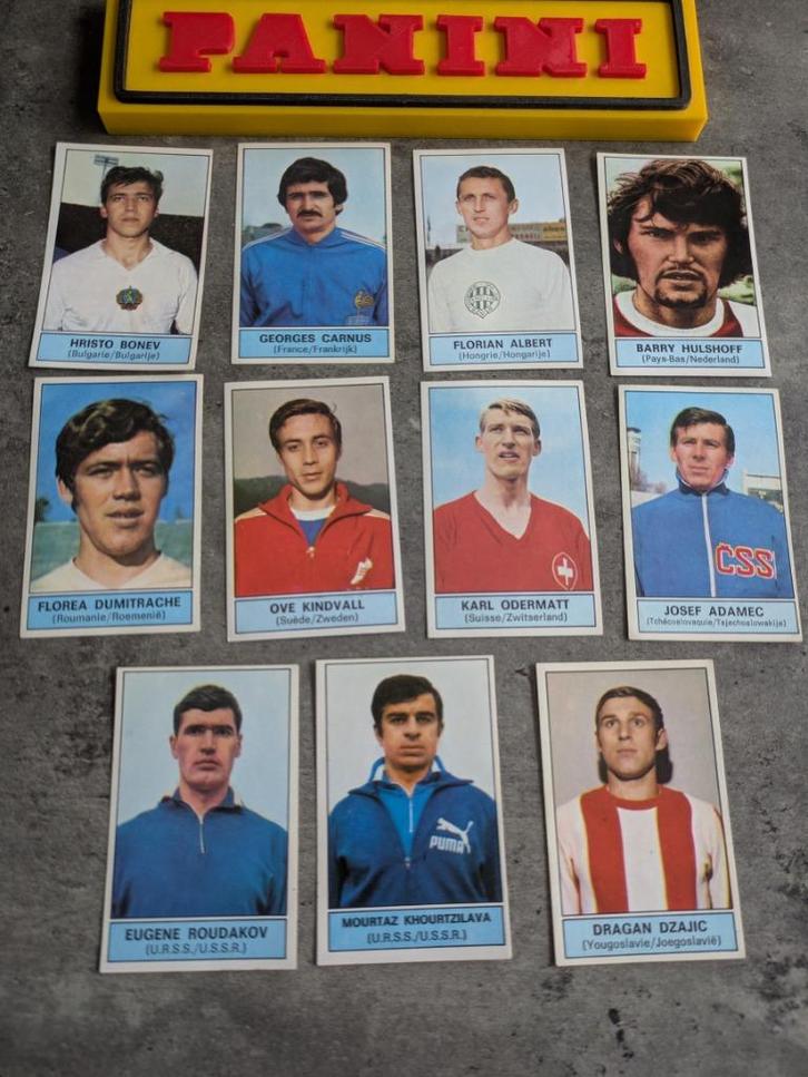 PANINI FOOTBALL 1972/73 WERELD VEDETTEN 11X STICKERS 1972, Hobby en Vrije tijd, Stickers en Plaatjes, Zo goed als nieuw, Verzenden