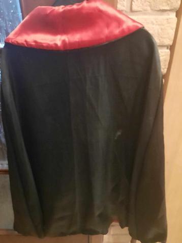Dracula cape + zwart kleed en scary masker beschikbaar voor biedingen