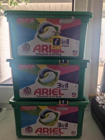 Ariel 3 in 1 pods beschikbaar voor biedingen