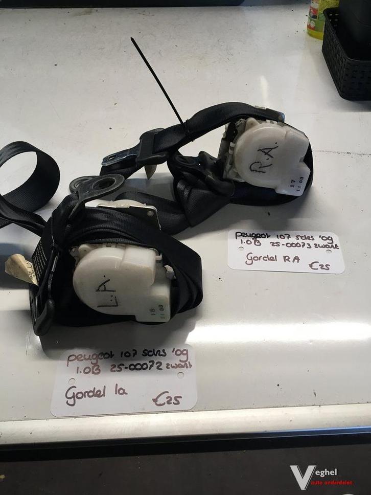 Peugeot 107  1.0 B    5drs 2009-2012   2500072 /73  Gordel L, Auto-onderdelen, Interieur en Bekleding, Gebruikt, Ophalen of Verzenden