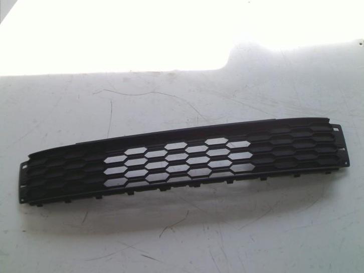 GRILLE Skoda Fabia III (NJ3) (01-2014/06-2021), Auto-onderdelen, Carrosserie, Skoda, Gebruikt