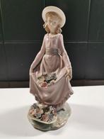Flowers in the basket. Lladro. Martinez Vincente., Ophalen of Verzenden