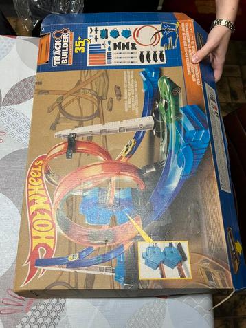 Hot wheels trackbuilder system beschikbaar voor biedingen
