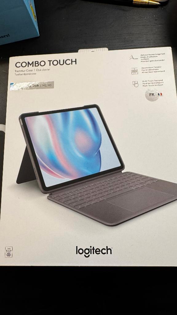 Logitech Combo Touch – iPad Air 13” (M2/M3) – AZERTY – NIEUW, Informatique & Logiciels, Claviers, Neuf, Azerty, Sans fil, Repliable