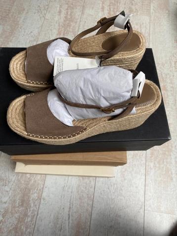 Mango 39 sandalen met sleehak beschikbaar voor biedingen