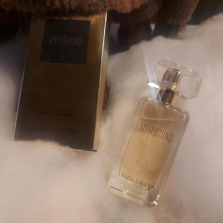 Estée Lauder - Spellbound 50ml - nieuw, Verzamelen, Parfumverzamelingen, Zo goed als nieuw, Ophalen of Verzenden