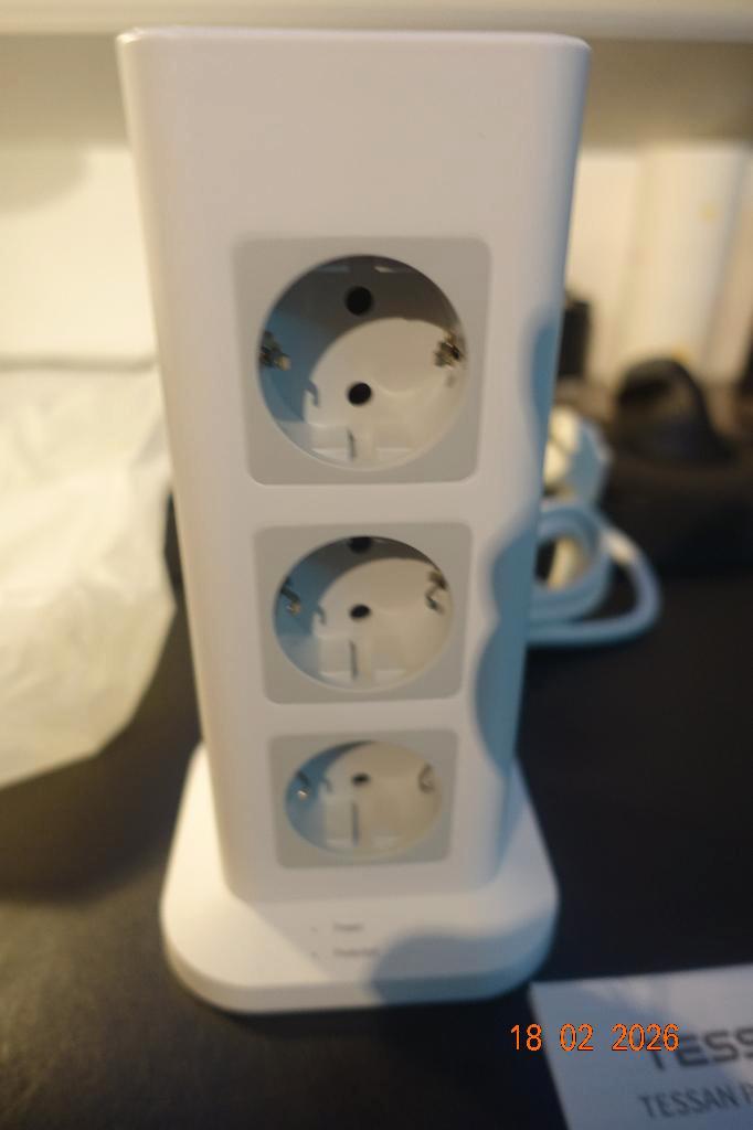 Base d'alimentation de bureau avec 12 prises et 3 ports USB, Bricolage & Construction, Électricité & Câbles, Neuf, Enlèvement ou Envoi