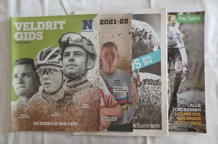 4 verschillende veldritgidsen - Het Nieuwsblad en HLN, Boeken, Sportboeken, Zo goed als nieuw, Lopen en Fietsen, Ophalen of Verzenden