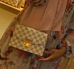 Prachtige louis vuitton - model croissette - nieuw, Ophalen, Nieuw, Beige, Leer
