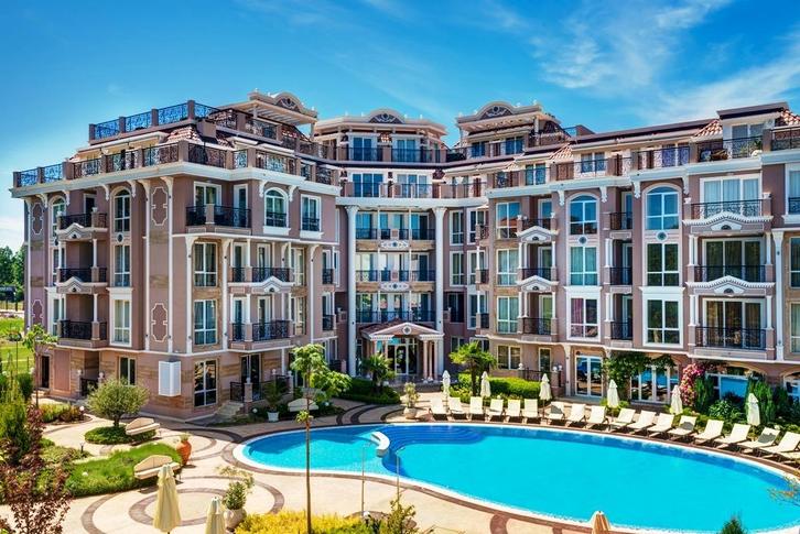 Appartement met één slaapkamer en uitzicht op het zwembad in, Immo, Buitenland, Overig Europa, Appartement, Stad