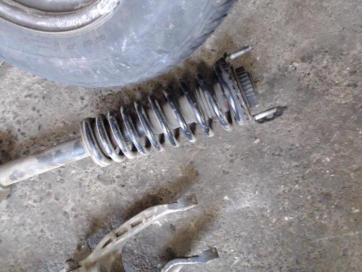 Amortisseur avant droit Alfa Romeo 147 Phase 2 1.6i 105 77 K, Autos : Pièces & Accessoires, Suspension & Châssis, Alfa Romeo, Utilisé