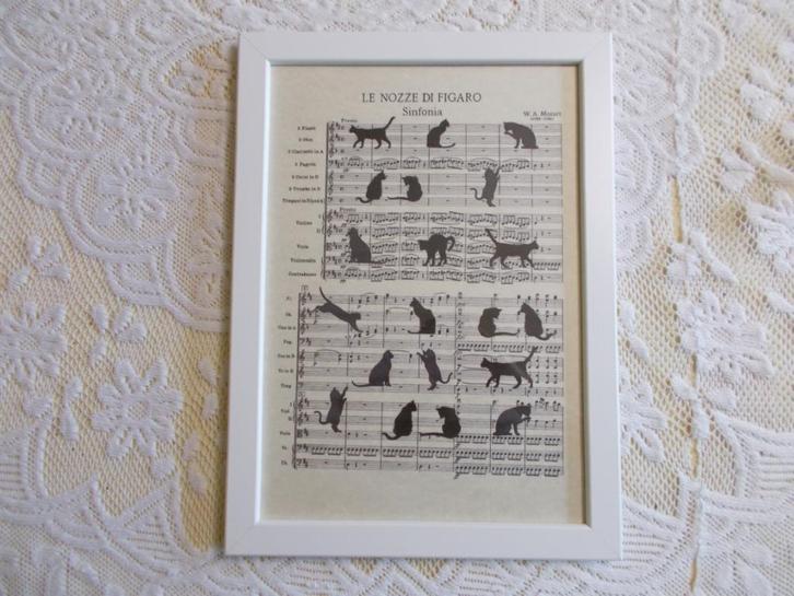 Nieuw wit houten frame. Cats on Mozart bladmuziek, Huis en Inrichting, Woonaccessoires | Lijsten, Nieuw, Hout, Ophalen of Verzenden