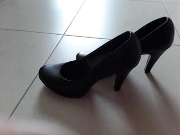 Schoenen  beschikbaar voor biedingen