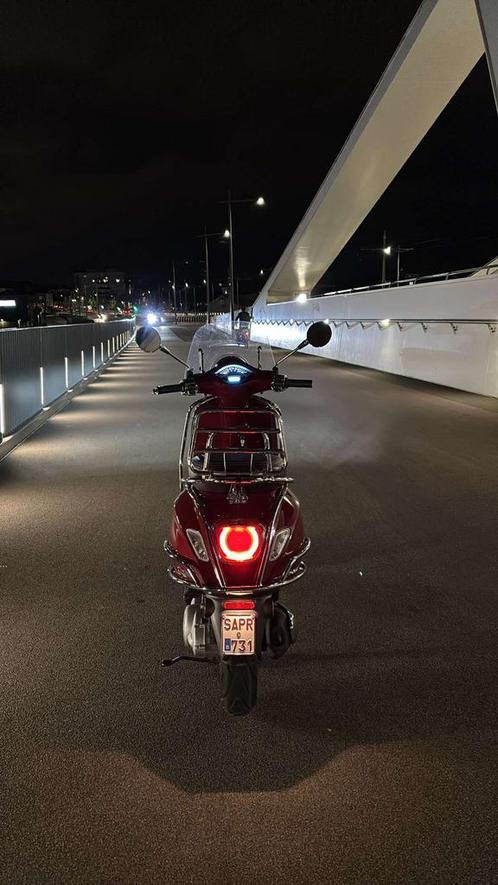 Vespa touring, Fietsen en Brommers, Scooters | Piaggio, Zo goed als nieuw, Ophalen