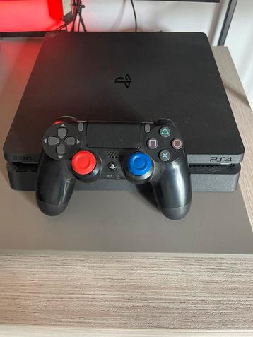 Playstation 4 slim met 4 spelletjes beschikbaar voor biedingen
