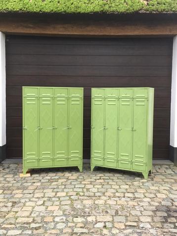 Vintage groene industriële Lockerkasten  beschikbaar voor biedingen