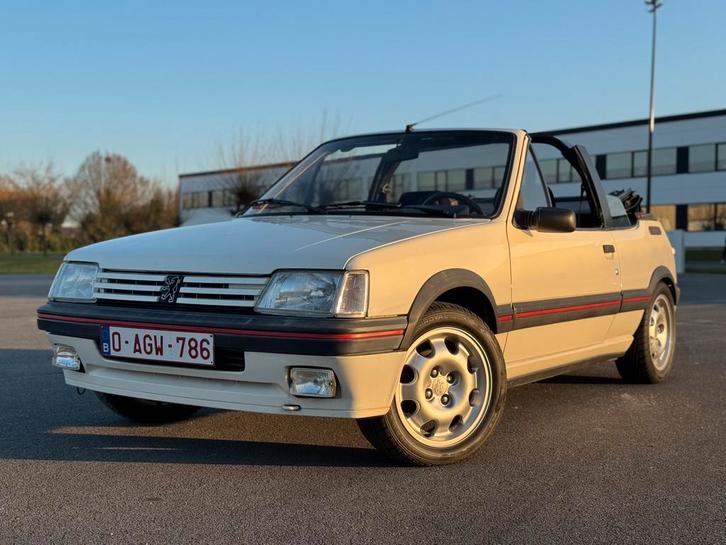 Peugeot 205 CTi en très bel état, Auto's, Peugeot, Particulier, Benzine, Euro 1, Cabriolet, 2 deurs, Handgeschakeld, Wit, Zwart
