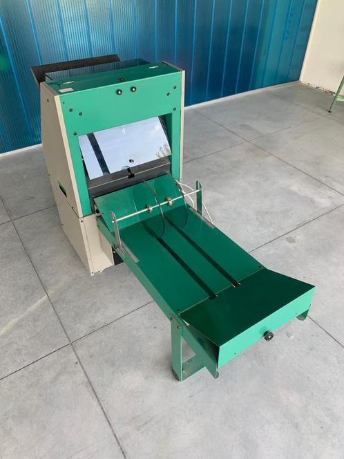 NAGEL Foldnak 2 boekjes maker plooien + nieten, Zakelijke goederen, Kantoor en Winkelinrichting | Apparatuur en Telecommunicatie