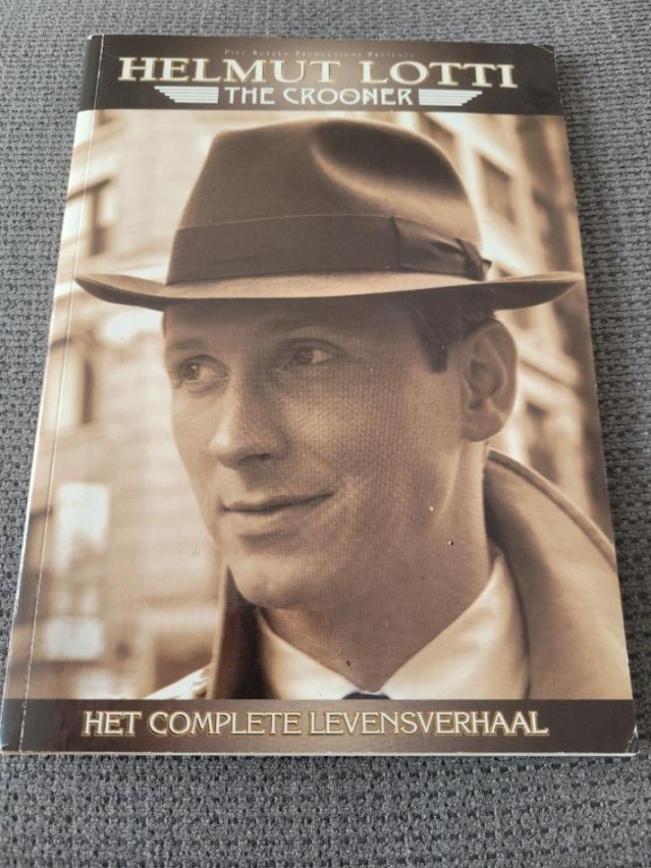 Boekje Helmut Lotti-The Crooner (Het complete levensverhaal), Livres, Musique, Comme neuf, Artiste, Enlèvement ou Envoi