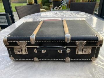 Vintage koffer beschikbaar voor biedingen