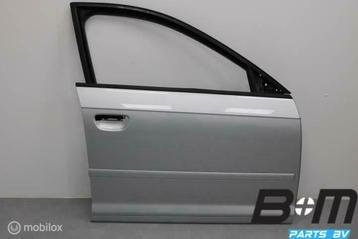 Portier rechtsvoor Audi A3 8P Sportback LX7W 8P4831052A