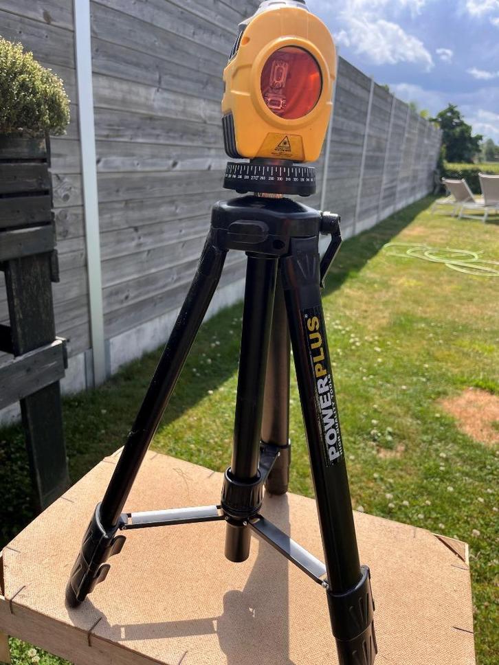 Powerplus zelfnivellerende waterpas met laser op batterijen, Doe-het-zelf en Bouw, Meetapparatuur, Zo goed als nieuw, Inhoud, Ophalen