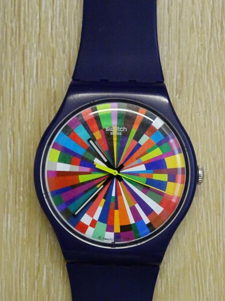 Unisex Swatch color explosion horloge 2013, Handtassen en Accessoires, Horloges | Heren, Gebruikt, Polshorloge, Swatch, Kunststof