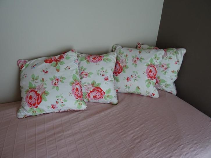 4 Vintage kussens Ikea Rosali, Huis en Inrichting, Woonaccessoires | Kussens, Gebruikt, Wit, Vierkant, Ophalen