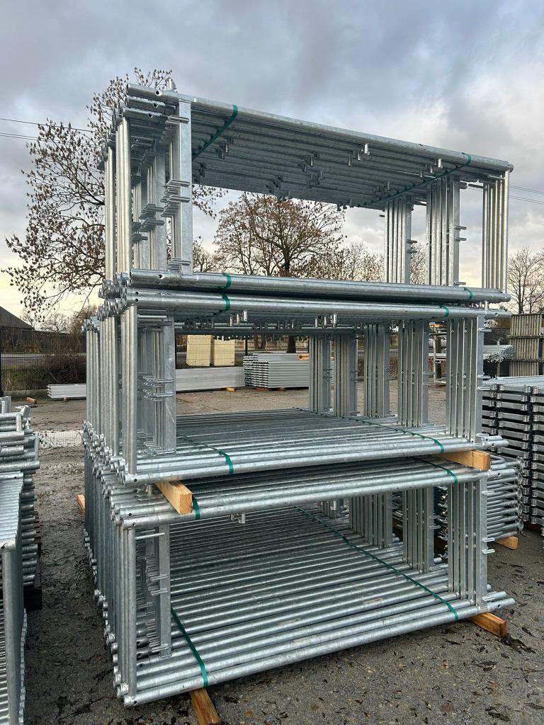 Nieuwe gevelsteiger Plettac | 450 m² | Snelle levering, Doe-het-zelf en Bouw, Steigers, Verzenden, Nieuw, Gevelsteiger, 5 meter of hoger