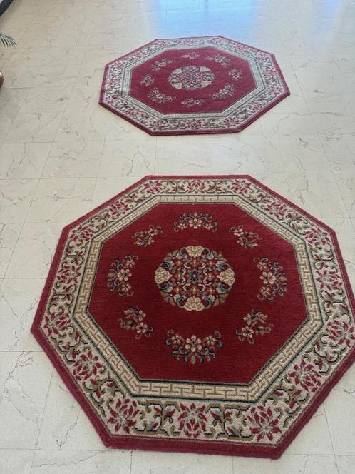 2 prachtige tapijten (identiek) rood/beige, Huis en Inrichting, Stoffering | Tapijten en Vloerkleden, Zo goed als nieuw, 100 tot 150 cm
