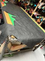 Zwarte halve huid 1.3 mm dik iets stug krokodil print A560, Hobby en Vrije tijd, Ophalen of Verzenden, Zo goed als nieuw