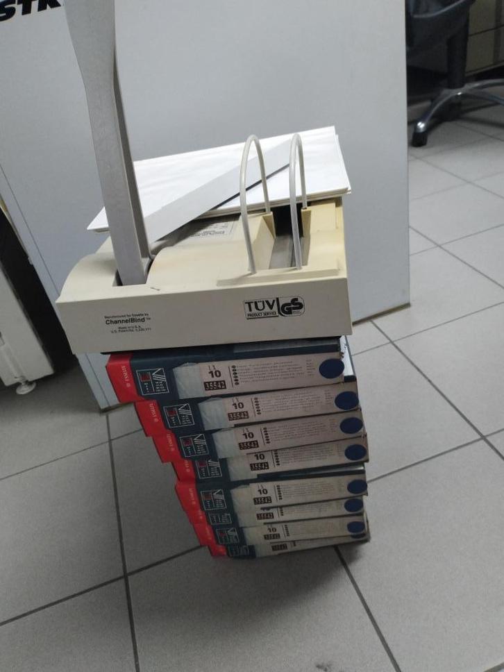 Inbindmachine esselte 3000CH, Zakelijke goederen, Kantoor en Winkelinrichting | Kantoorartikelen, Gebruikt, Ophalen