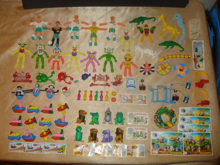 KINDER Lot d'Anciennes Séries de Jeux et Jouets Divers 1990, Verzamelen, Verrassingseieren, Zo goed als nieuw, Steekfiguren, Ophalen of Verzenden