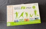 Wii Fit Plus + Balance board, Comme neuf, Wii, Balance Board ou Tapis de danse