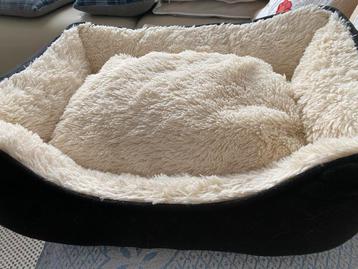 Nestje en autostoel voor chihuahua beschikbaar voor biedingen