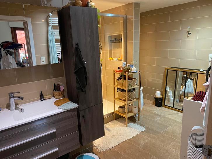 Kolomkast in mdf met donker houtpatroon, Huis en Inrichting, Badkamer | Badkamermeubels, Zo goed als nieuw, Ophalen