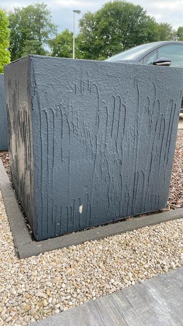 Betonlook Bloembak/Plantenbak beschikbaar voor biedingen