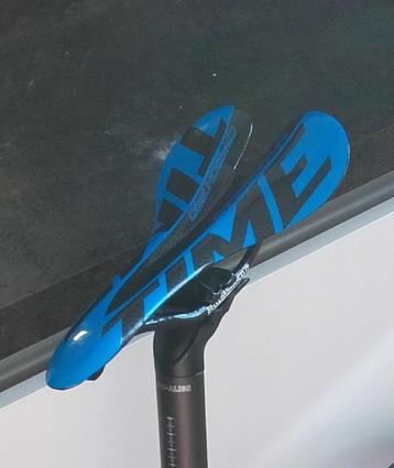 Carbon fietszadel beschikbaar voor biedingen
