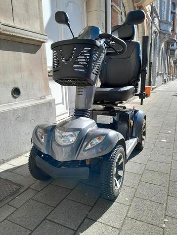 Chaise roulante électrique VERMEIREN Carpo 4 bonne état 2020